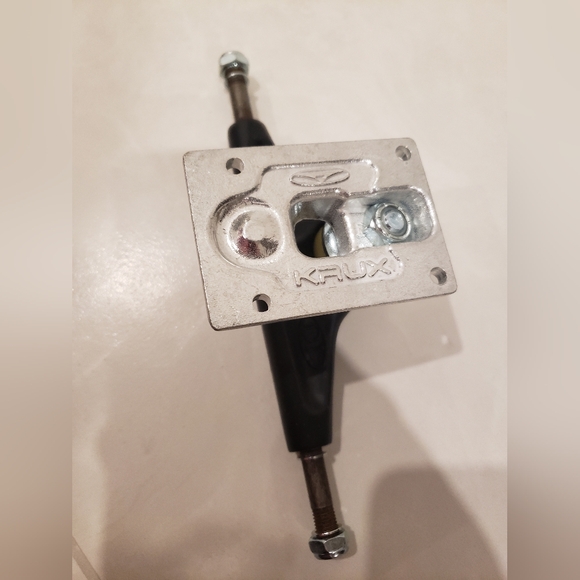 2 Krux Skateboard Trucks, Bones Reds Bearings, 4 Sidecuts Wheels - Picture 6 of 11